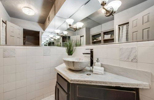 Spacious 2-Bed Dallas Condo Patio Resort Pool - Foto 18