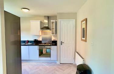 Stylish City Apartment with Free Parking near Town - Foto 27