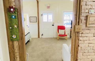 Comal Inn - Photo 43