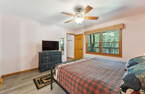 Dog-friendly 6-acre 5BR 3BA home, game room, deck, Wisconsin Dells 10min - Foto 24