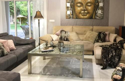 Villa de Lujo con Jardines y Piscina - Foto 7