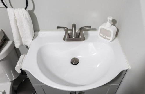 8BR 4BA Home Near NYC -Sleeps 16 - Foto 13