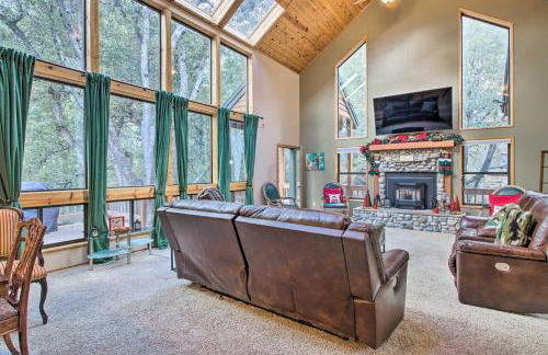Spacious Pine Mountain Club Cabin with Fire Pit - Foto 6