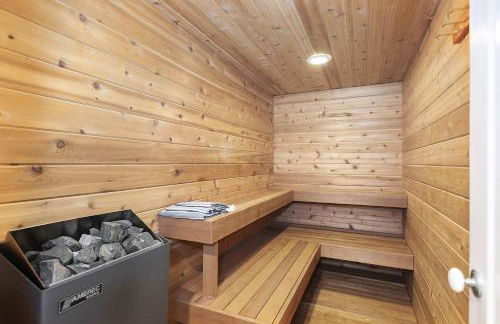 Wainscott Woods by Rove Travel - Luxe Estate with Pool - Foto 22