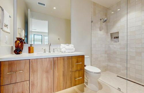 Stunning Modern Home with Mountain Views and Private Pool, Spa and Grill Dog ok - Foto 25