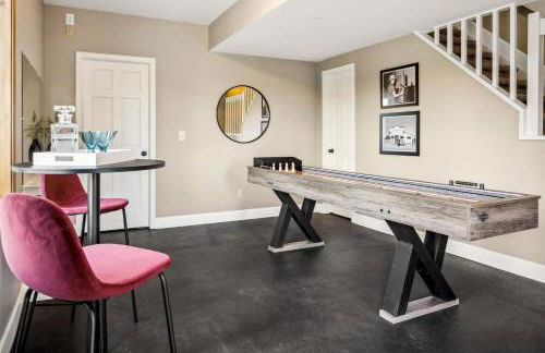 Hot Tub - Scenic Views - Spacious Deck - Game Room - Foto 47