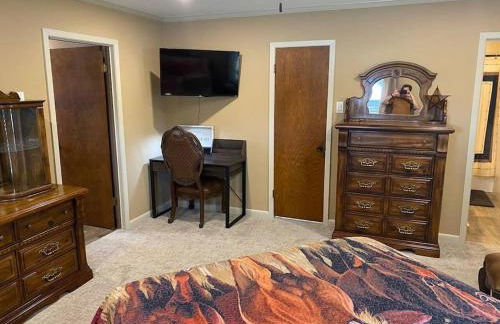 StockYards! Walk 3 Blocks-Ranch House sleeps 8 - Foto 30
