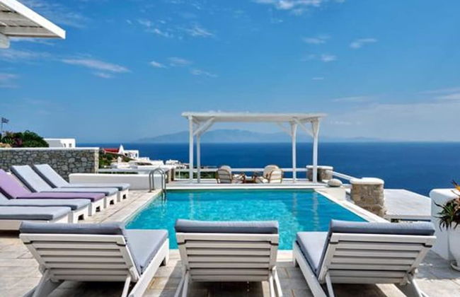 Stunning Villa With Panoramic View - Photo 19