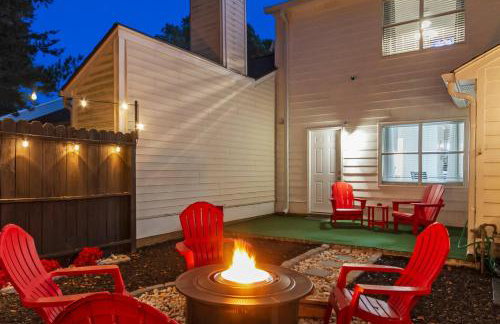 Day Dreamer minutes to Stadium with Fire pit and Parking - Foto 32