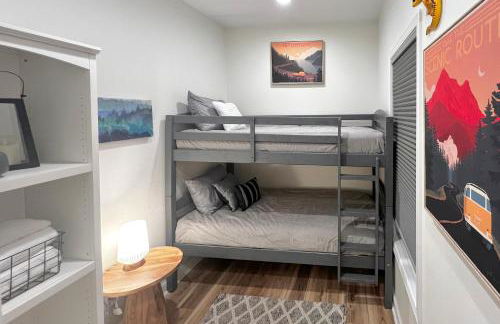 Waterfront Lake Hickory Retreat with Private Dock! - Foto 23