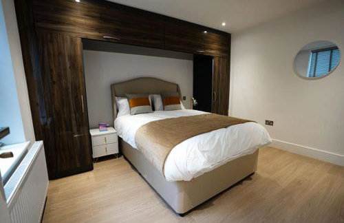 Luxury 6 Bed near city centre with Cinema Room & games room plus 5 bathrooms - Foto 9