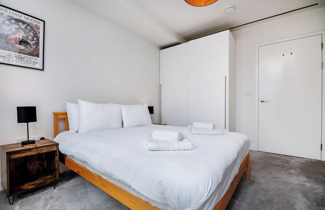 Chic & Stylish 2Bed in Heart of London - Photo 11