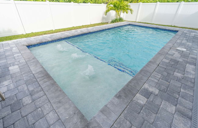 Sparkling new Vanderbilt Beach Luxury Escape - Photo 38