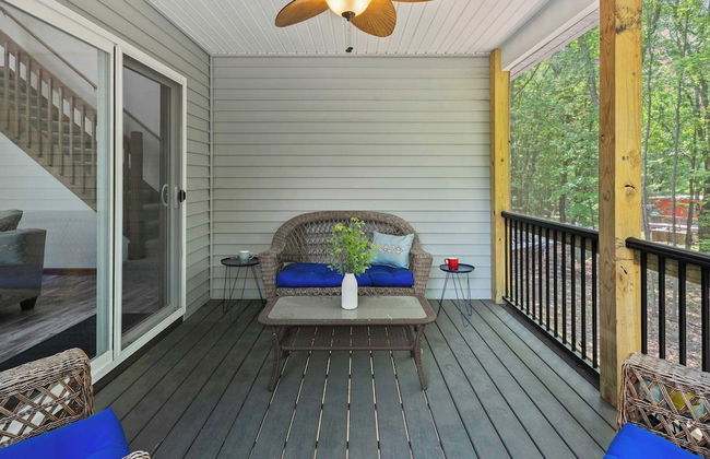 Maple Oasis by Avantstay Newly Built w/ Hot Tub, Game Room & Fire Pit - Photo 33