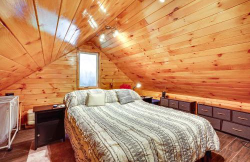 Cozy Upstate New York Getaway with Fire Pit! - Foto 11