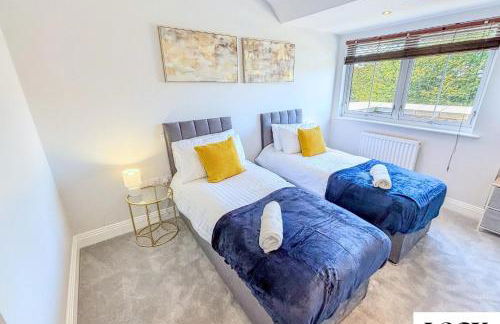 Family & Contractor Friendly 3 bed house Sleeps 8 in Maidenhead - Foto 7
