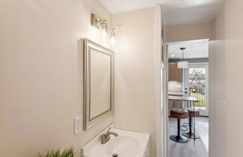 Cozy Lakefront Studio On Long Lake! Home by RedAwning - Foto 28