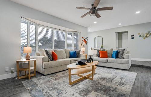 Luxe by Jenn - 3BR Retreat with Heated Pool - Photo 1