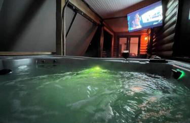 Large Log Home on Lake with Hot Tub - Foto 36