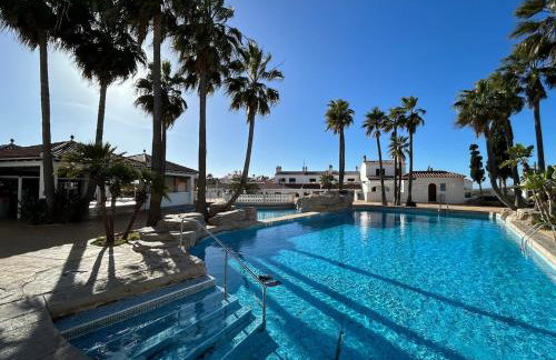 Can Isabel, apartamento con piscina, restaurante y zona de juegos - Foto 1