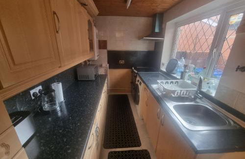3 Bedroom House Ideal for Work Family Short or Long Term Stays Easy Access to Manchester Oldham Halifax Bury - Foto 47