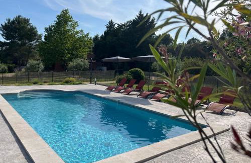 Proche Roussillon, La villa rouge Luberon, piscine chauffée, climatisation et vue Luberon - Foto 3