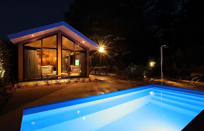 Luxury Lodge With Private Swimming Pool - Photo 16