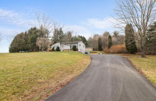 (NEW) Blue Mtn Poconos Retreat Htd pool pet frndly - Foto 39