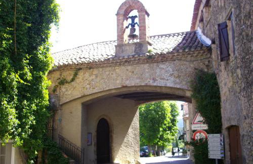 Au coeur du village avec petit balcon plein sud - Foto 16