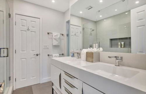 Lakefront Family Fun Home with Private Dock 3BR 2B - Foto 46