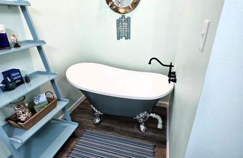 Summer's Little Bay Getaway - Photo 17