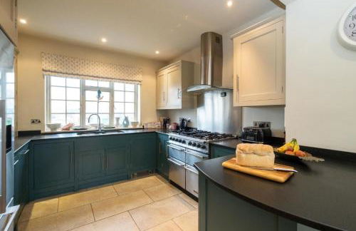 3 The Coastguards, Thorpeness - Only a stones throw from the Beach and very close to famous boating Meare, Country Club and Golf Club - Aldeburgh Coastal Cottages - Foto 5