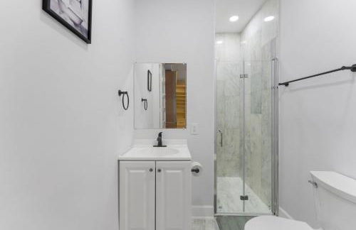 1734 Comfort Stay, 2 Bedrooms, 2 Bath with Kitchen & Wi-Fi - Foto 15