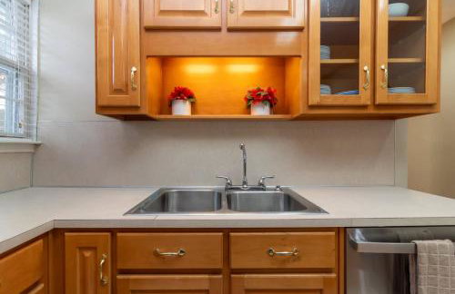 The Broadway Bungalow Walk to Riverwalk Dining! - Foto 19