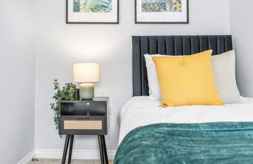 Stylish 4 Bedroom House in St Neots w Free Parking - Foto 49