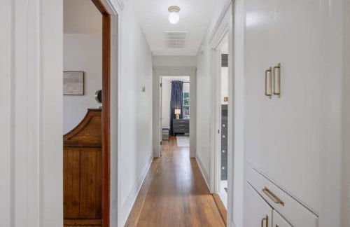 2 bed, 2 bath, historic beauty, walk downtown - Foto 37