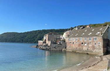 The View, Kingsand, luxurious seafront penthouse apartment with sun trap balcony and incredible sea views - Photo 1
