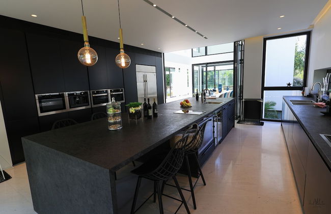 Luxurious Coastal Villa w Pool & Garden - Foto 19