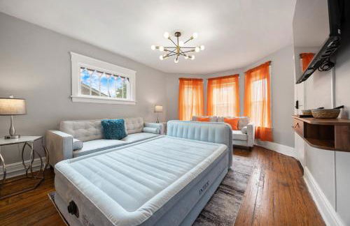 Modern 2BR Mins to Univ, Zoo, Destiny, Downtown - Foto 9