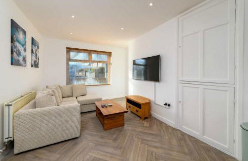 Welsh 3 Bedroom Retreat w Garden Parking Wifi - Photo 8