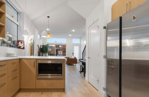 Luxe Central Home with Views & Rooftop - Foto 22