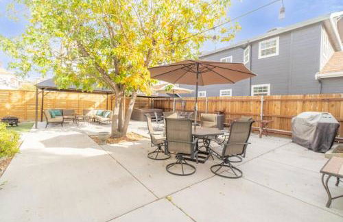 Rustic 3-Bedroom, 1.5-Bath Oasis by Downtown - Foto 17