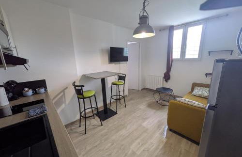 ROSE - Appartement entier tout confort et moderne Hyper centre d'ERNÉE - Foto 4