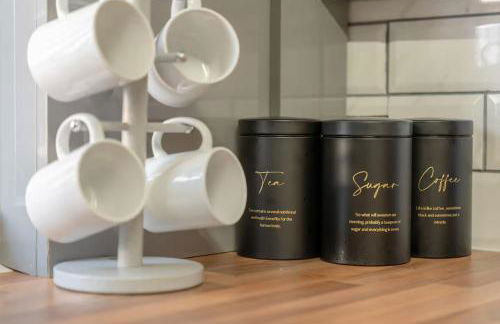 Family-Friendly 2-Bed Home with Games & Fireplace - Foto 11