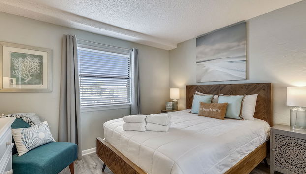 Venus 206 is a 1 BR on Okaloosa Island steps from the pool and easy beach access by RedAwning - Foto 2, Habitación