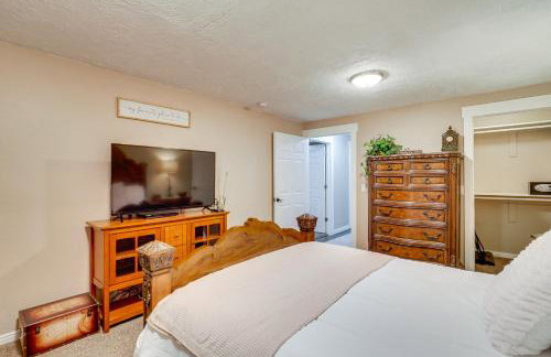 Game Room and Hot Tub Salt Lake City Area Apt - Photo 16