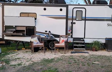 River RV, Romance Glamping Pup Paradise Riverside - Foto 28