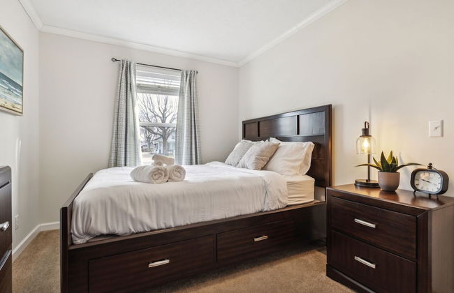 Sunsets & Serenity: Port Clinton Waterfront Stay 3 Bedroom Home - Photo 6