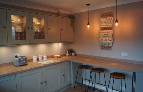 Corner Cottage - character, charm, great location. - Foto 38