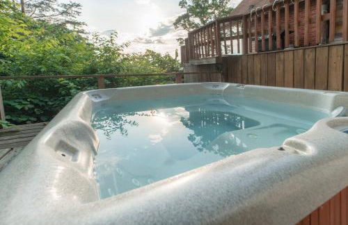 Clouds Cabin - HotTub, Mtn View, Pets - Photo 3